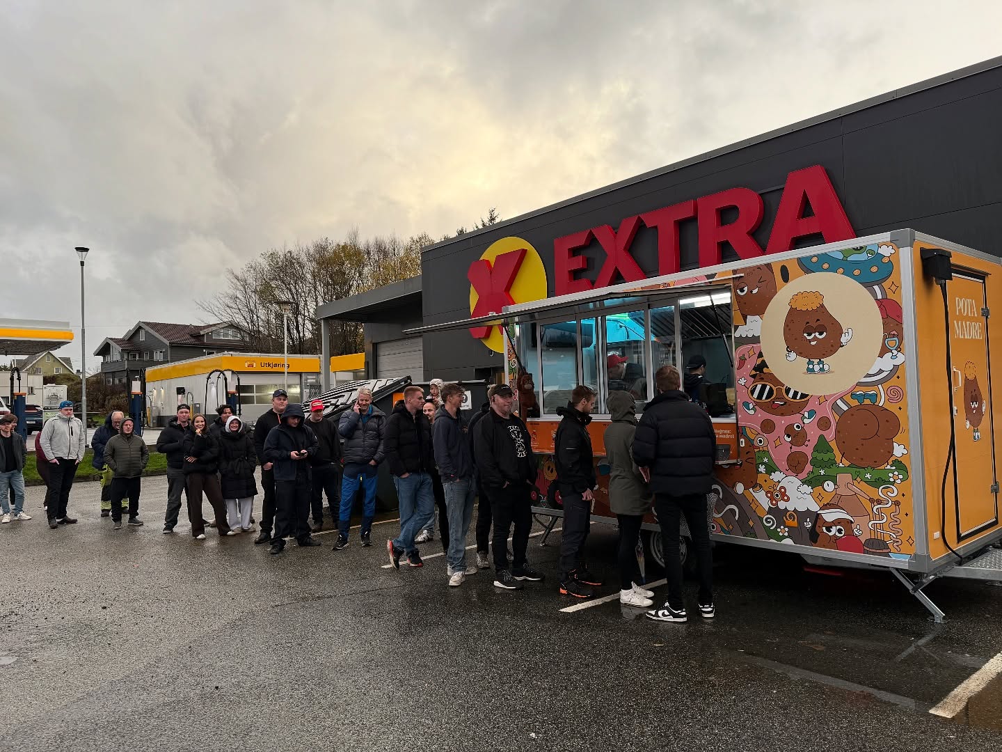 Lang kø utanfor Coop Extra Haugesund